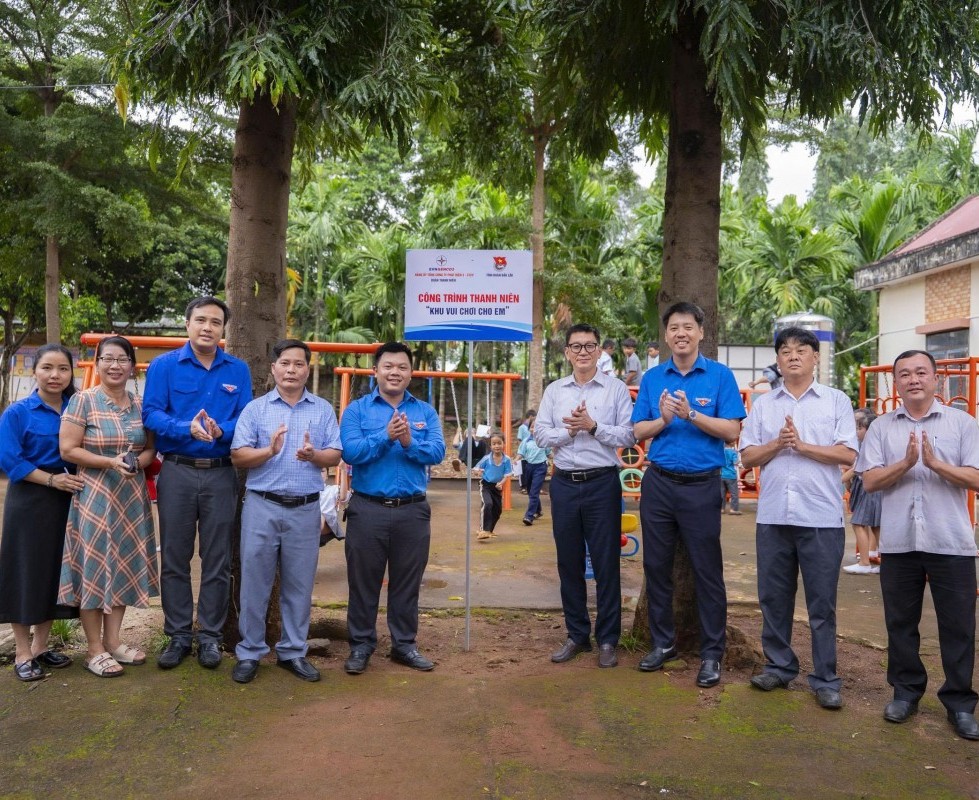 EVNGENCO3 bàn giao các công trình thanh niên, tặng quà học sinh có hoàn cảnh khó khăn tại  Đắk Lắk