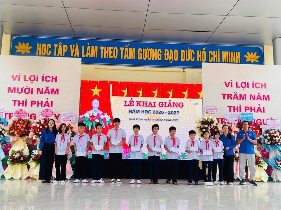 Các đơn vị thành viên của Tổng công ty Phát điện 2 chung tay tiếp sức học sinh đến trường