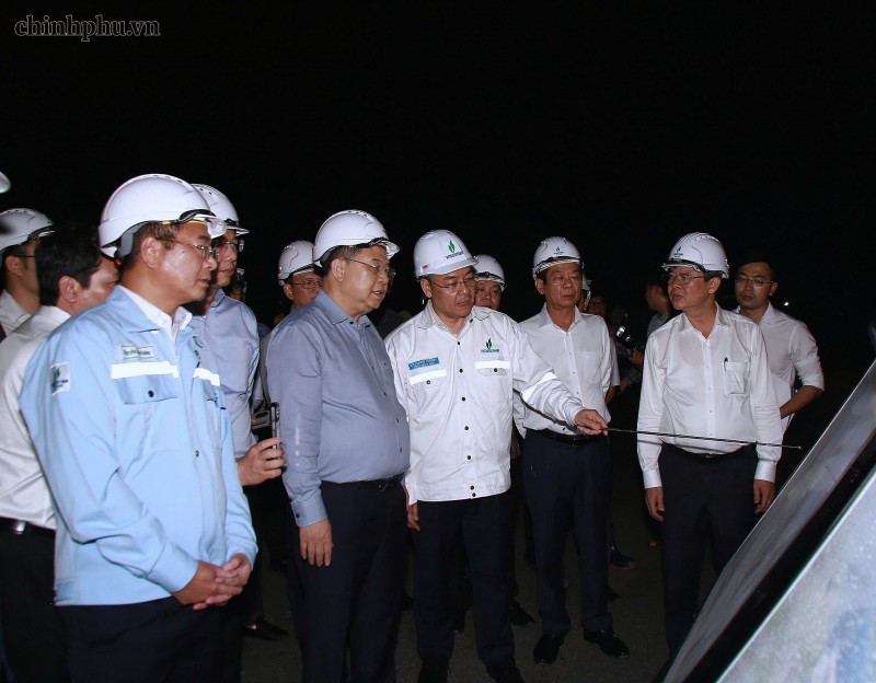 Phó Thủ tướng Phạm Gia Túc kiểm tra các dự án điện: Long Phú 1, Sông Hậu 2, Ô Môn 3 và 4 Phó Thủ tướng Phạm Gia Túc kiểm tra các dự án điện: Long Phú 1, Sông Hậu 2, Ô Môn 3 và 4