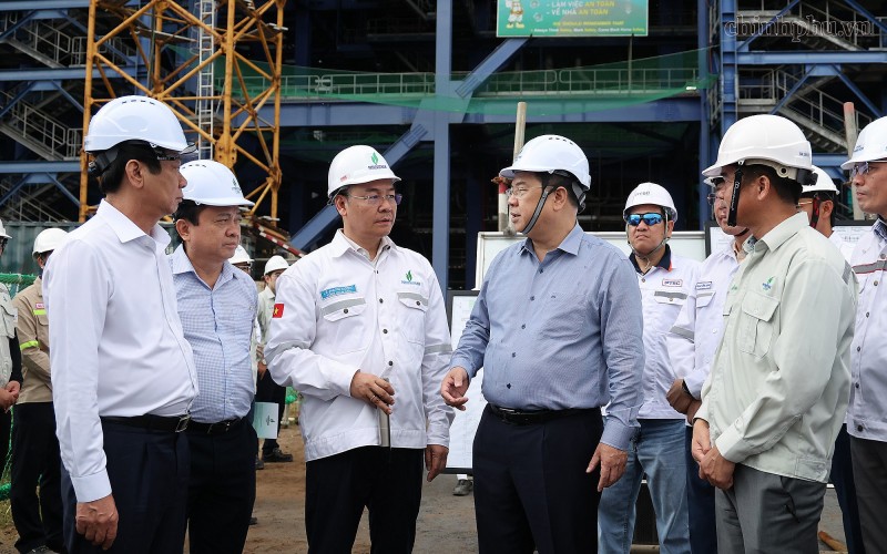 Phó Thủ tướng Phạm Gia Túc kiểm tra các dự án điện: Long Phú 1, Sông Hậu 2, Ô Môn 3 và 4 Phó Thủ tướng Phạm Gia Túc kiểm tra các dự án điện: Long Phú 1, Sông Hậu 2, Ô Môn 3 và 4