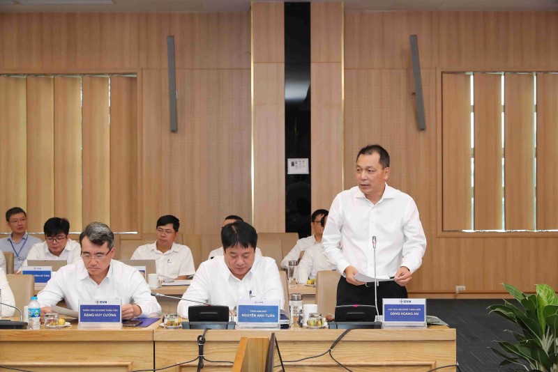 Phó Thủ tướng Chính phủ Phạm Gia Túc làm việc với Tập đoàn Điện lực Việt Nam