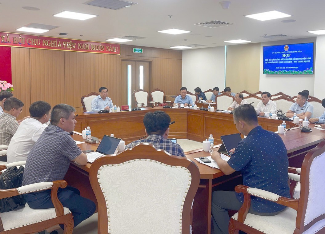 Tỉnh Khánh Hòa và EVNNPT bàn tháo gỡ mặt bằng dự án đường dây 220kV Krông Búk - Nha Trang (mạch 2)