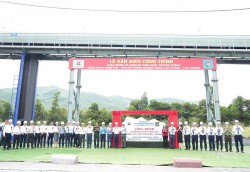Gắn biển công trình Hệ thống băng tải vận chuyển than Núi Béo - Hà Tu - Trung tâm Chế biến - Làng Khánh