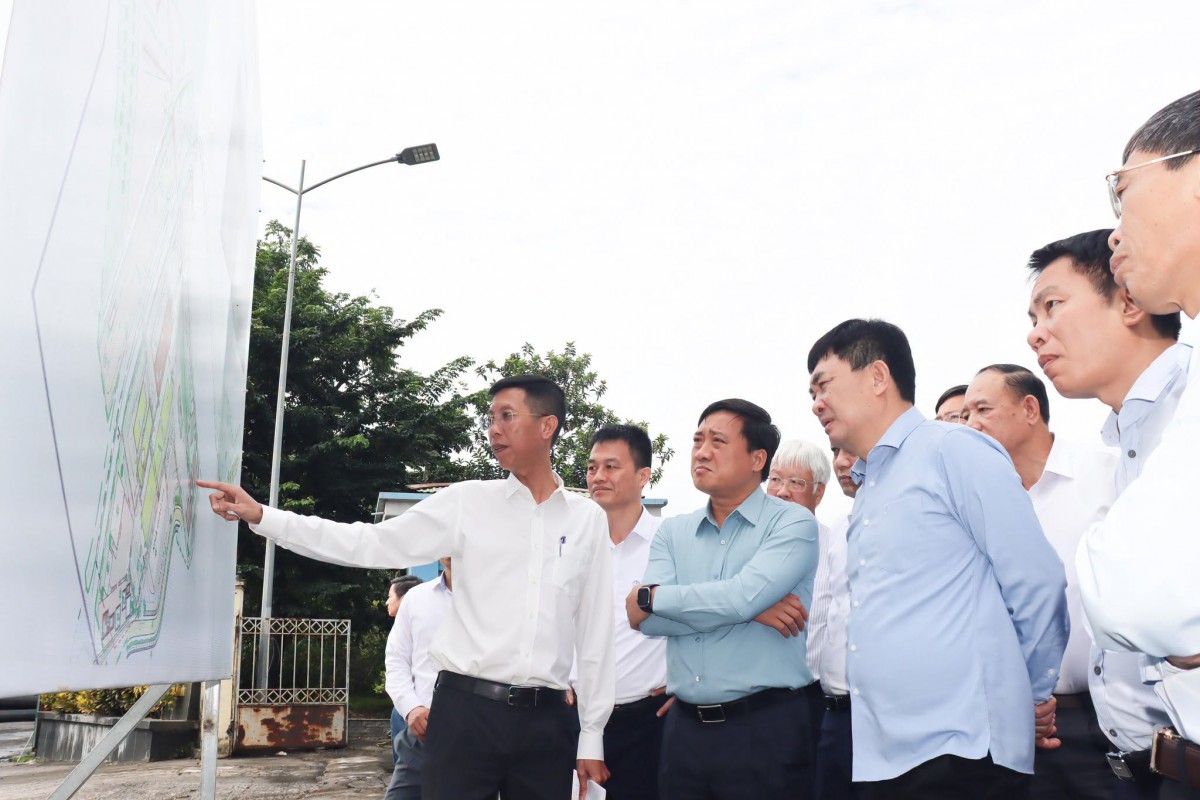 Chủ tịch HĐTV TKV Ngô Hoàng Ngân kiểm tra sản xuất, làm việc với Công ty Than Hạ Long