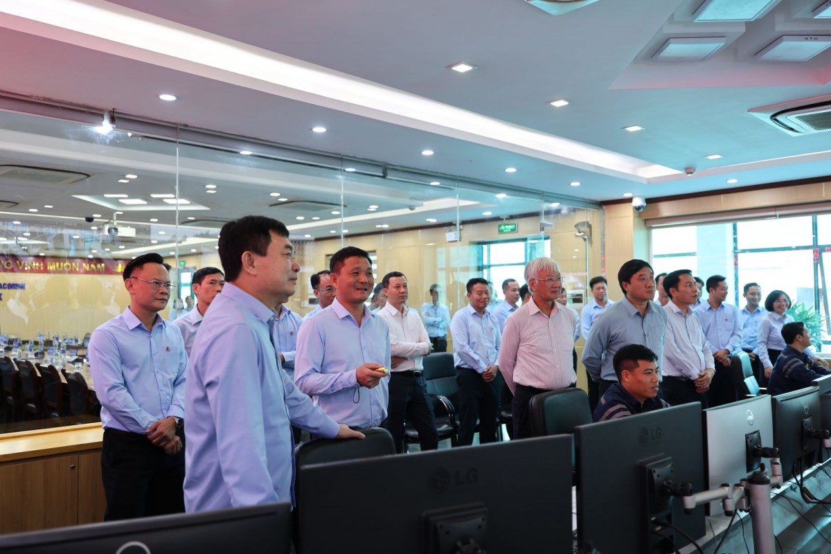 Chủ tịch HĐTV TKV Ngô Hoàng Ngân kiểm tra sản xuất, làm việc với Công ty Than Hà Lầm