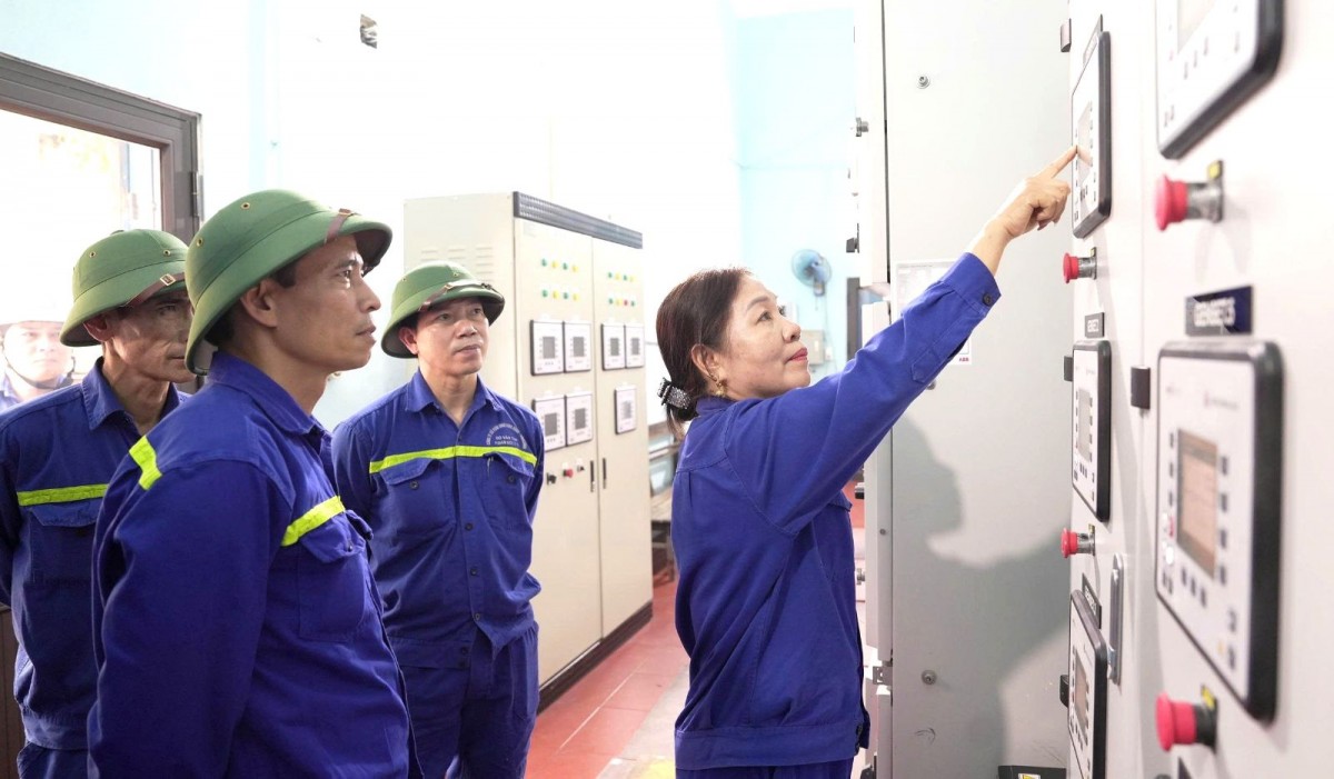 TKV đẩy mạnh chuyển đổi số trong quản lý và sản xuất, hướng đến doanh nghiệp số vào năm 2030 TKV đẩy mạnh chuyển đổi số trong quản lý và sản xuất, hướng đến doanh nghiệp số vào năm 2030