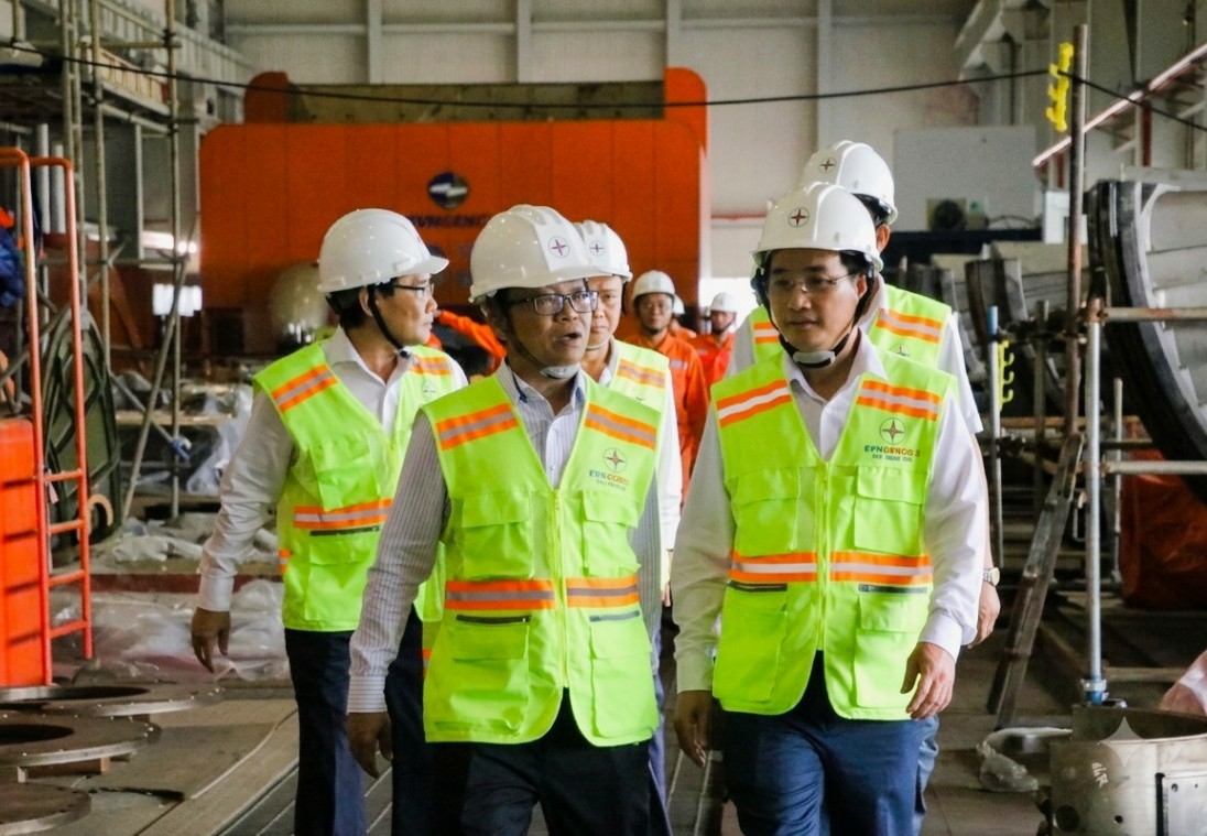Tổng Giám đốc EVNGENCO3 kiểm tra công trường đại tu tổ máy S1 - Nhà máy Nhiệt điện Vĩnh Tân 2