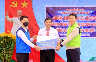 Doosan Vina and Chung Ang University, Korea continue to implement the eighth education CSR program in Quang Ngai