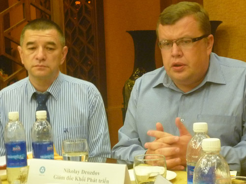 Ông Andrey Stankevich – Đại diện Tập đoàn Rosatom tại Việt Nam (bên trái) và ông Nikolay Drozdov – Giám đốc Khối Phát triển quốc tế, Tập đoàn Rosatom