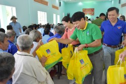 Phú Mỹ mang “vạn nghĩa tình” đến với đồng bào nghèo