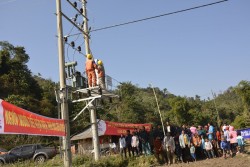 Gần 200 hộ đồng bào dân tộc ở Điện Biên có điện đón tết