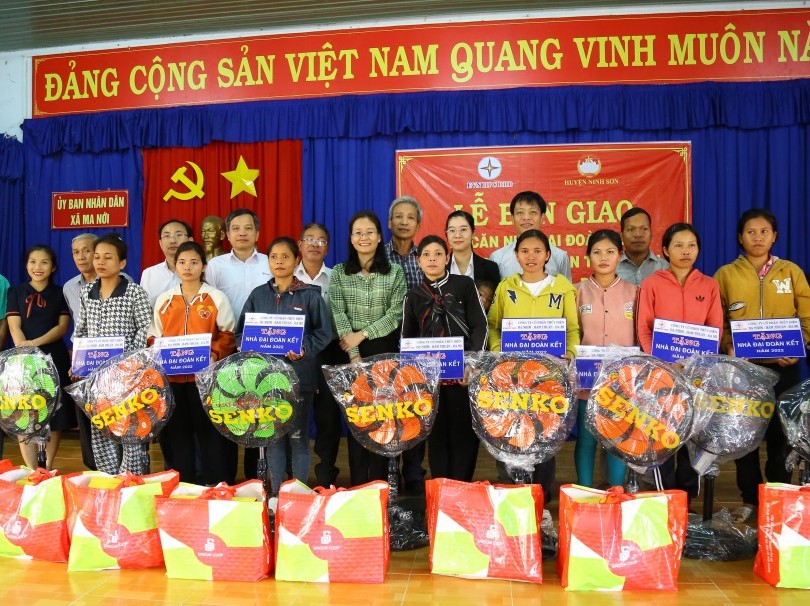 Công ty ĐHĐ tham gia bàn giao nhà Đại đoàn kết tại huyện Ninh Sơn