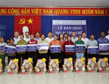 EVNGENCO1 và Công ty ĐHĐ bàn giao 20 căn nhà Đại đoàn kết tại Ninh Thuận
