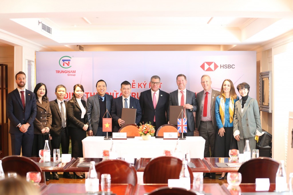 HSBC đồng hành cùng Trungnam Group phát triển năng lượng tái tạo