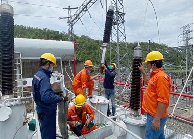 Thủy điện Đại Ninh thay thành công đầu sứ MBA AT4 trạm 110 kV