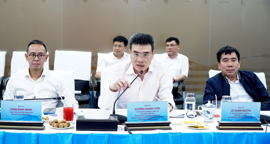 Tổng Giám đốc PVN Lê Mạnh Hùng làm việc với PV GAS