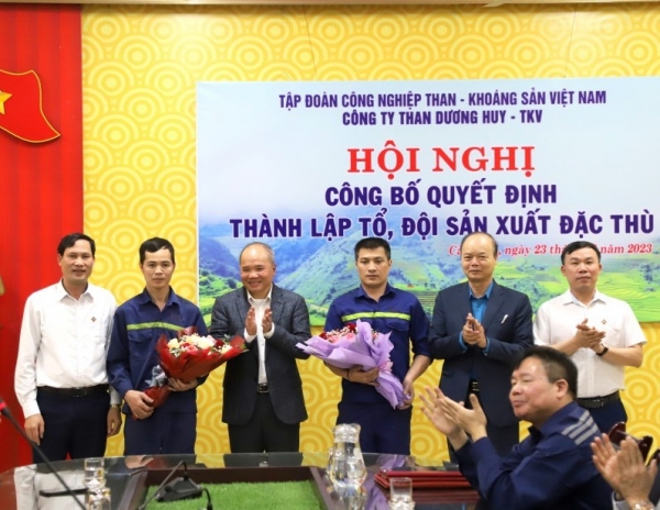 Than Dương Huy thành lập tổ, đội sản xuất đặc thù