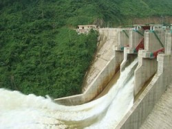 Đập thủy điện A Vương điều tiết nước hiệu quả cho vùng hạ du