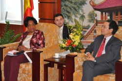 Tăng cường hợp tác dầu khí với Angola