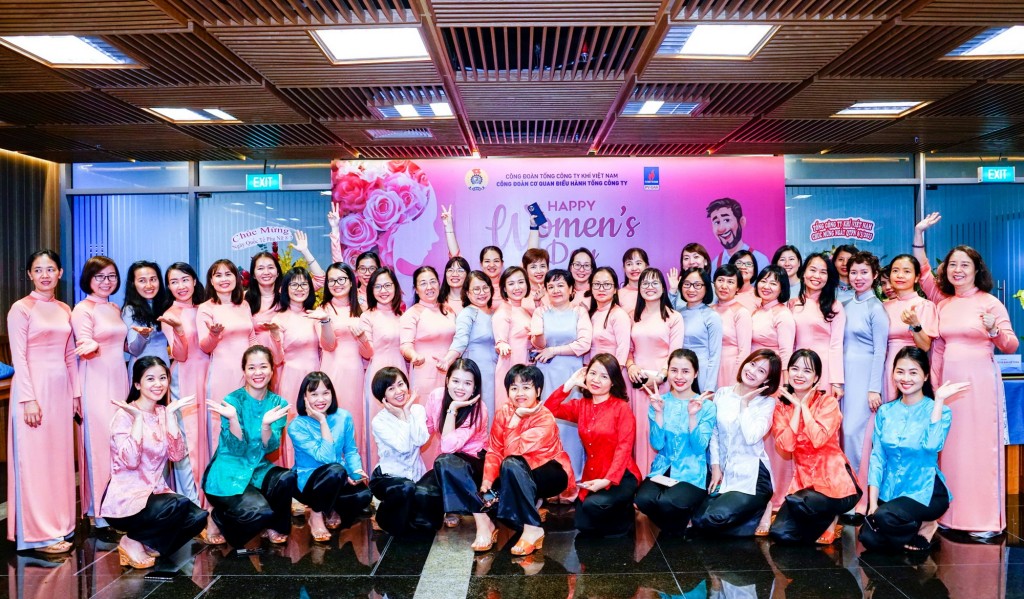 Ban Nữ công PV GAS gửi tặng gần 400 áo dài trong ‘Tháng 3 yêu thương’