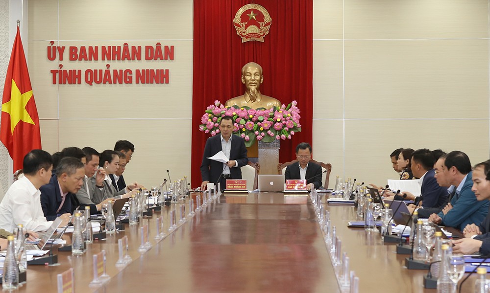 EVN và tỉnh Quảng Ninh bàn tháo gỡ vướng mắc trong đầu tư các dự án lưới điện