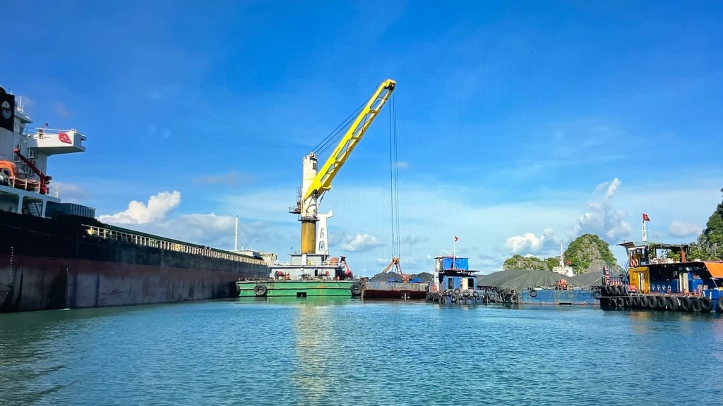 Kho vận và Cảng Cẩm Phả phát huy vai trò đầu tàu trong giao nhận, vận tải than