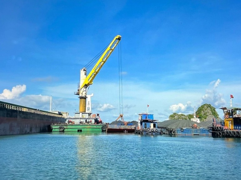 Kho vận và Cảng Cẩm Phả phát huy vai trò đầu tàu trong giao nhận, vận tải than