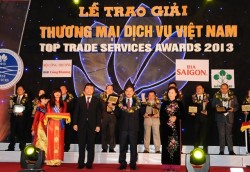PC Sơn La nhận giải thưởng Thương mại dịch vụ Việt Nam 2013