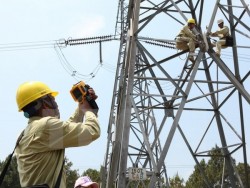 PTC2: Sửa đường dây 500 kV đang mang điện