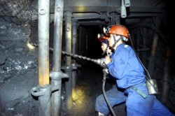 Mỏ hầm lò II-TKV tổ chức hội thi “Đào lò nhanh”