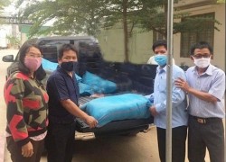 Công ty Nhiệt điện Vĩnh Tân hỗ trợ gạo cho thôn Văn Lâm 3