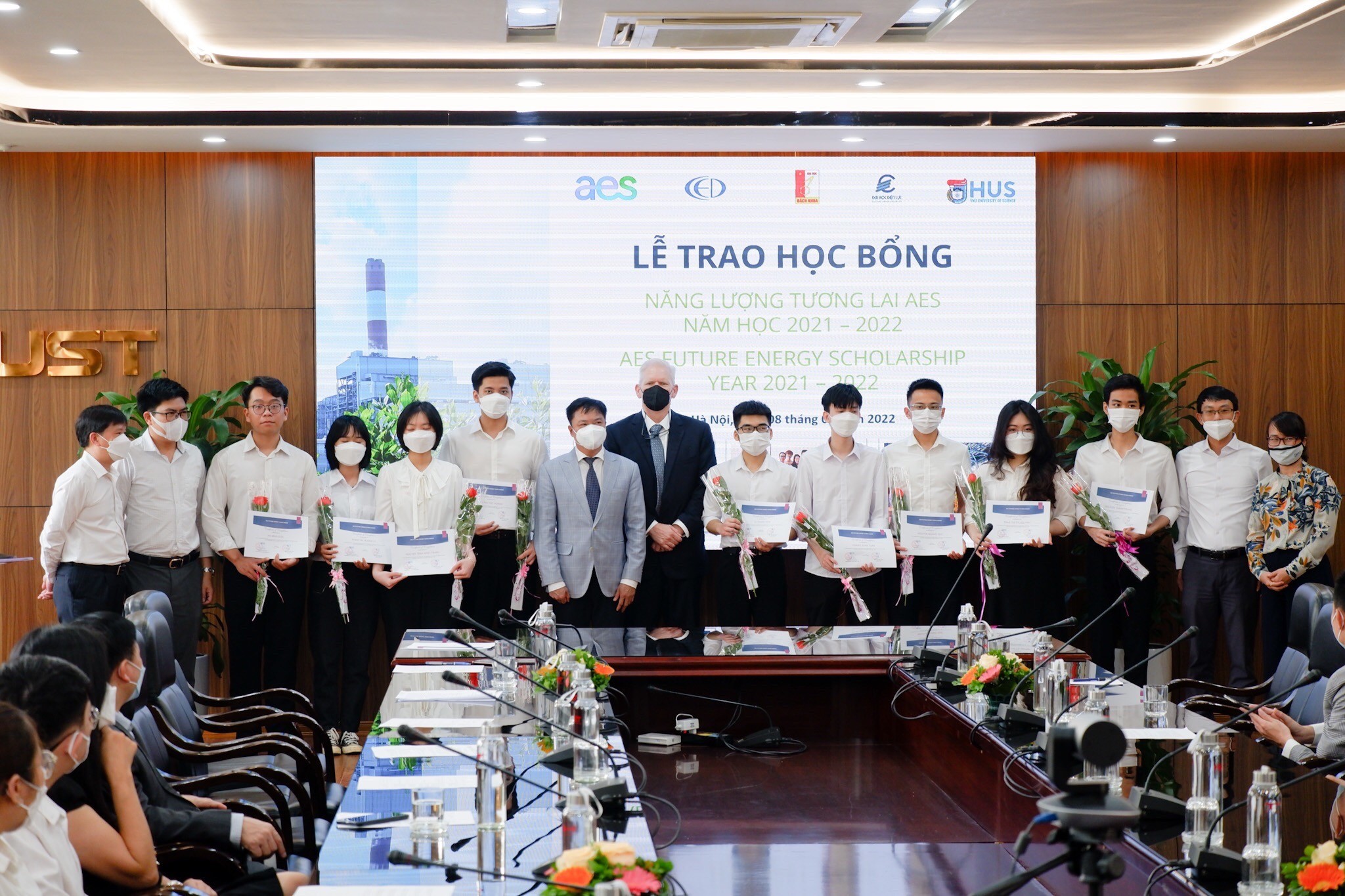 AES Việt Nam trao tặng học bổng ‘Năng lượng tương lai’ cho sinh viên ngành điện