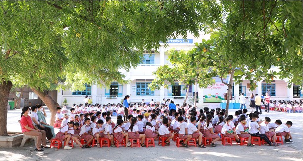 Nhiệt điện Vĩnh Tân tài trợ sữa học đường cho 1.000 em học sinh tại Tuy Phong