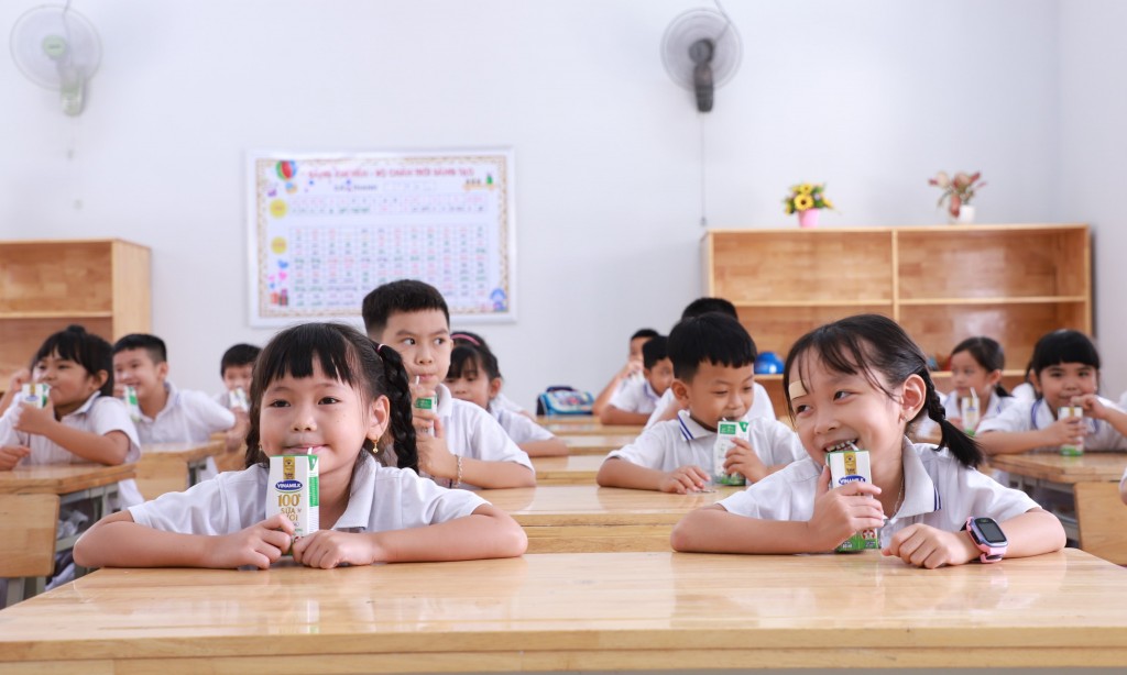 EVNGENCO3 tài trợ 1 tỷ đồng cho chương trình ‘sữa học đường’