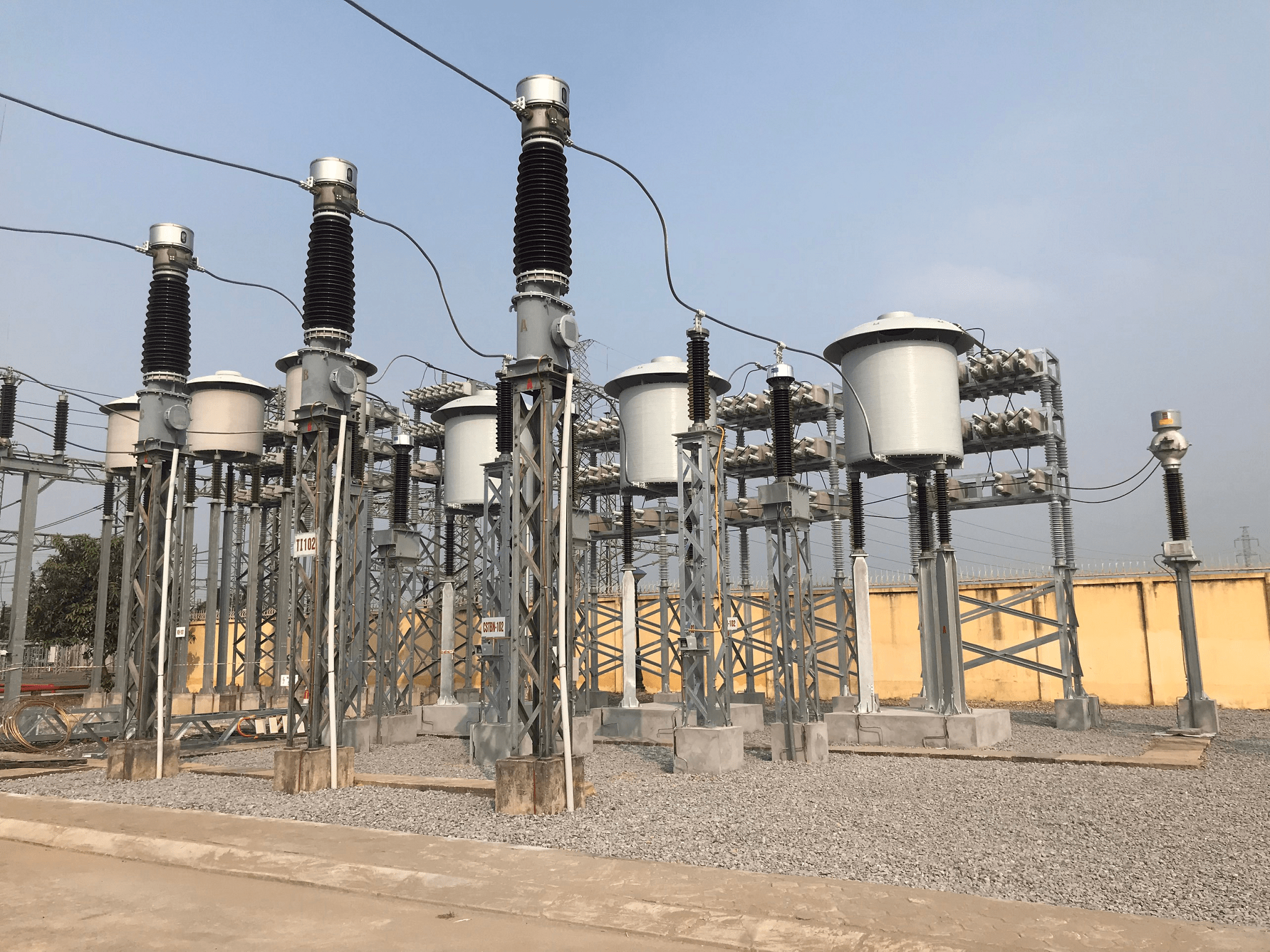 Đóng điện 2 dự án lắp đặt tụ bù 110 kV tại TBA 220 kV Phủ Lý và Vĩnh Yên