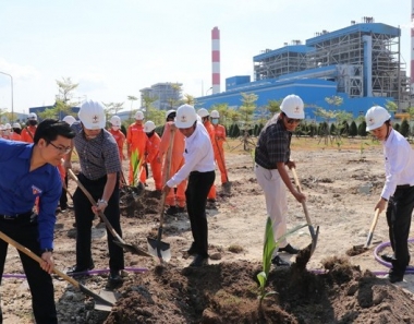 Phát động trồng cây tại Công ty Nhiệt điện Vĩnh Tân