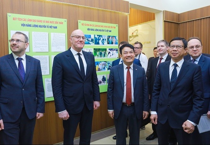 Phó Thủ tướng Liên bang Nga thăm Viện Năng lượng Nguyên tử Việt Nam