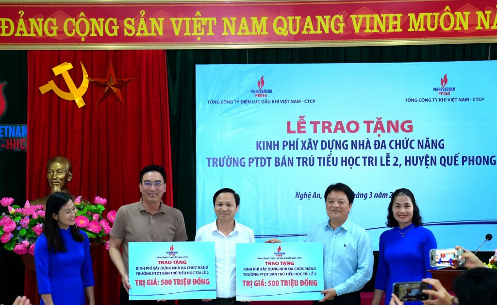 PV GAS và PV Power tài trợ chương trình xã hội tại Quế Phong (Nghệ An)