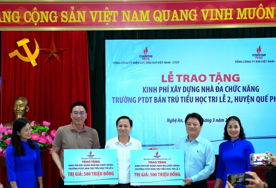 PV GAS và PV Power tài trợ chương trình xã hội tại Quế Phong (Nghệ An)