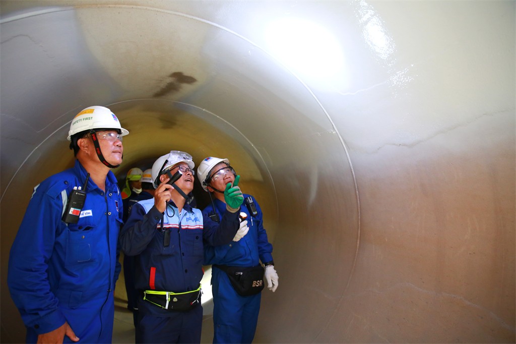 Hoàn thành bảo dưỡng đường ống nước biển làm mát Nhà máy Lọc dầu Dung Quất