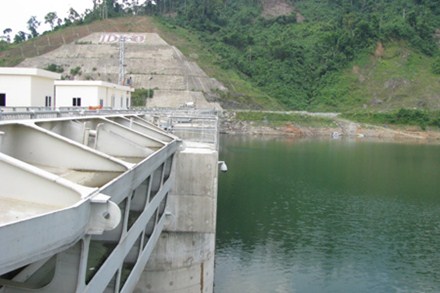 Thuỷ điện Đắk Mi 4 điều tiết xả nước phục vụ sản xuất nông nghiệp
