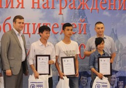 Ba học sinh Việt Nam nhận học bổng du học về điện hạt nhân tại Nga