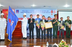 PVC-MS đón nhận Huân chương Bảo vệ Tổ quốc hạng Nhì
