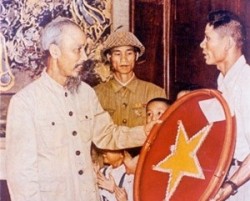 130 năm ngày sinh Chủ tịch Hồ Chí Minh: Dòng điện nhớ ơn Bác Hồ