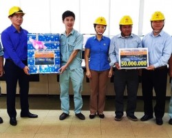 Công đoàn EVN tặng quà NLĐ Công ty Cổ phần Thủy điện Đa Nhim - Hàm Thuận - Đa Mi