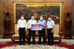 EVN tiếp tục hỗ trợ kinh phí cho Bắc Giang chống dịch Covid-19