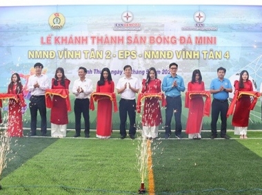 Khánh thành sân bóng đá mini cho CBCNV khu Trung tâm Điện lực Vĩnh Tân