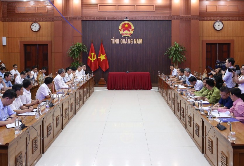 Bàn giải pháp tháo gỡ vướng mắc các dự án truyền tải điện tại Quảng Nam