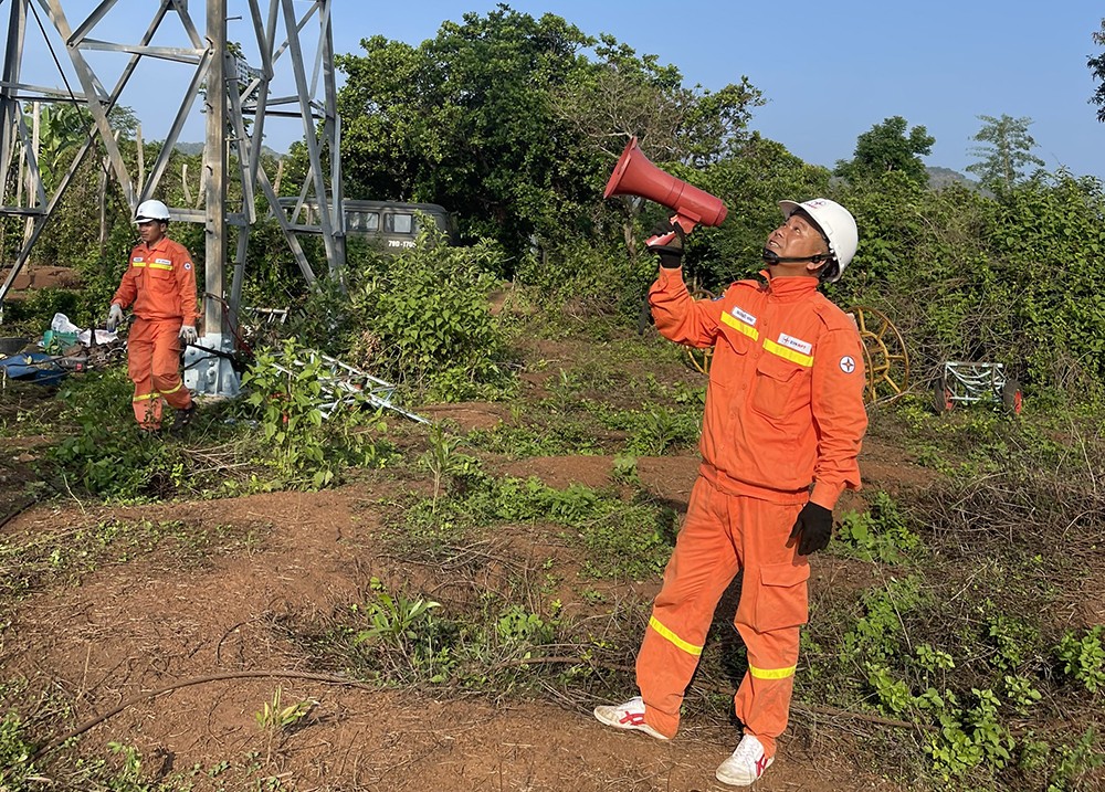 Công nhân Truyền tải điện Đắk Lắk với những ‘sáng kiến nhỏ, hiệu quả cao’