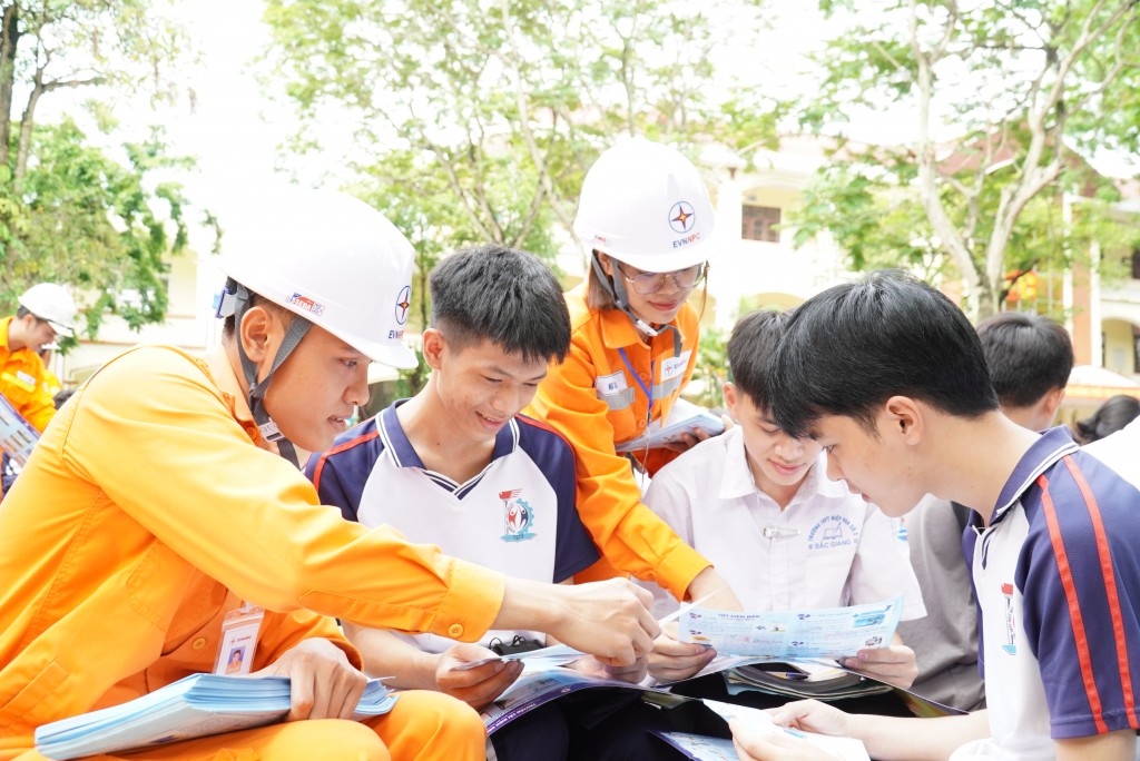PC Bắc Giang tăng cường kiểm tra, kiểm soát tiêu thụ điện mùa nắng nóng